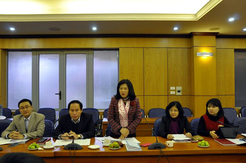 Thứ trưởng Bộ Tư pháp Nguyễn Thúy Hiền phát biểu tại buổi làm việc